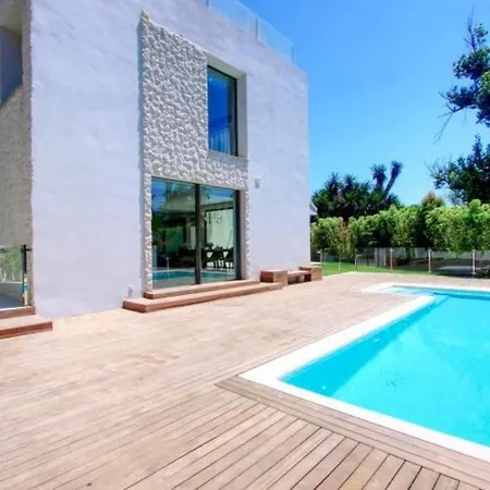 Modern In Prime Location Puerto Banus Villa *